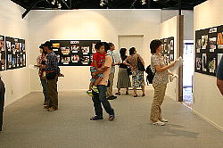 INAX���C�u�~���[�W�A��-���y�H�[�ɂĎʐ^�W